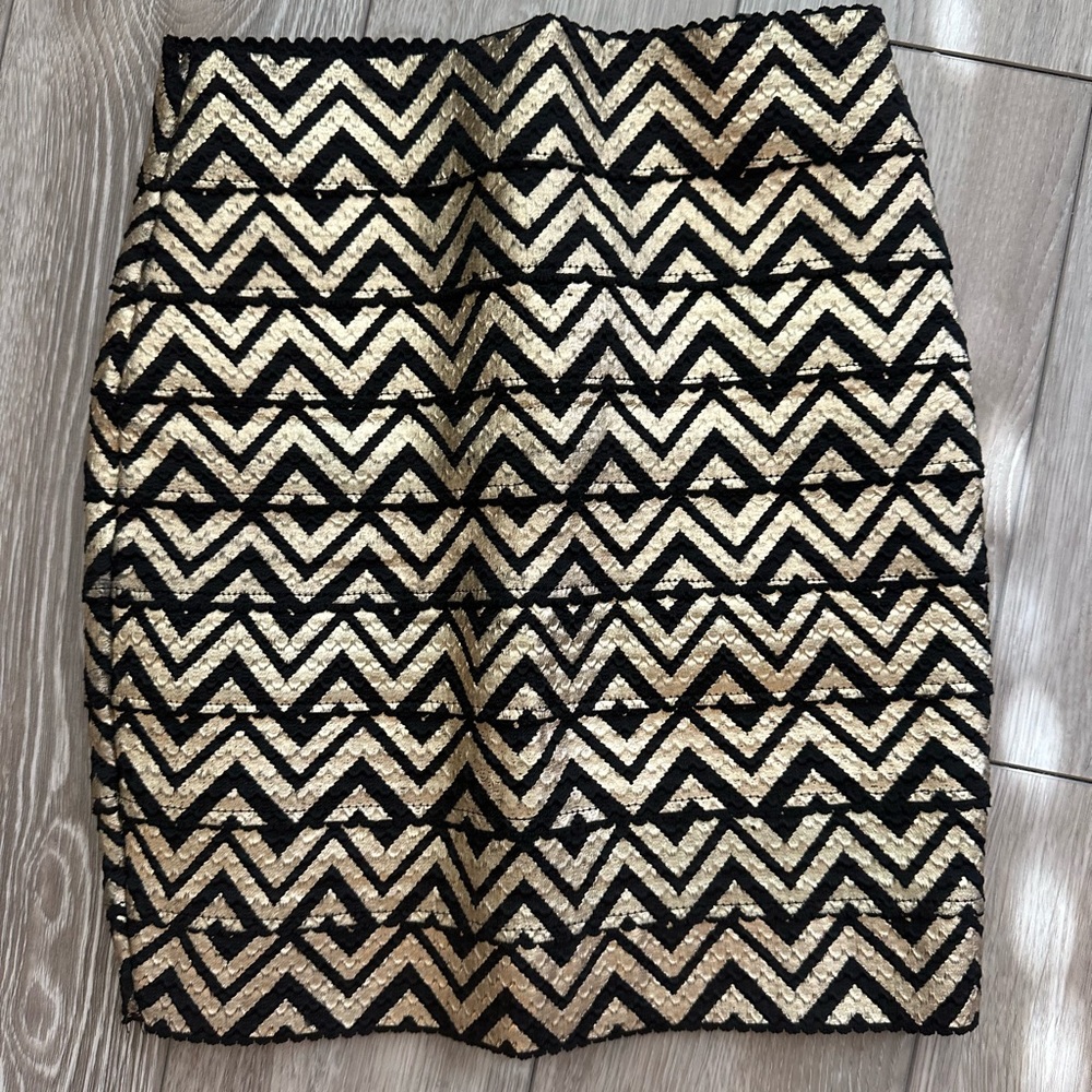 A’gaci Gold & black mini stretchy skirt for women size S used once
